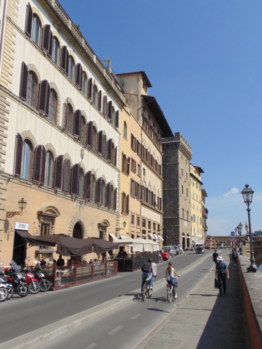 Ufer des Arno, Florenz